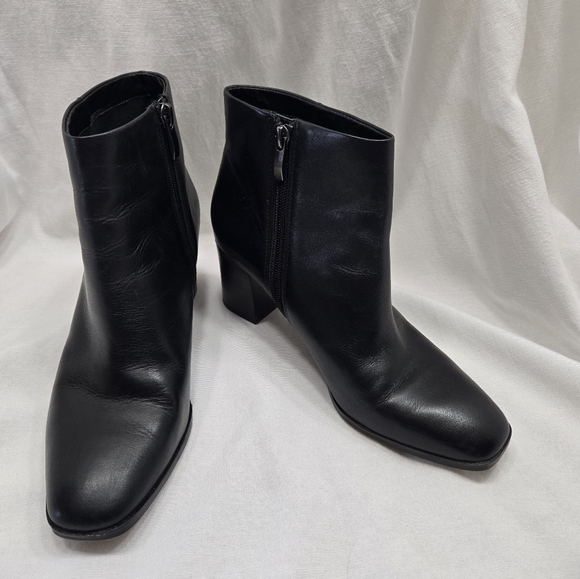Franco Sarto Black Ankle Booties Smooth Leather Size 8.5M - Picture 1 of 10
